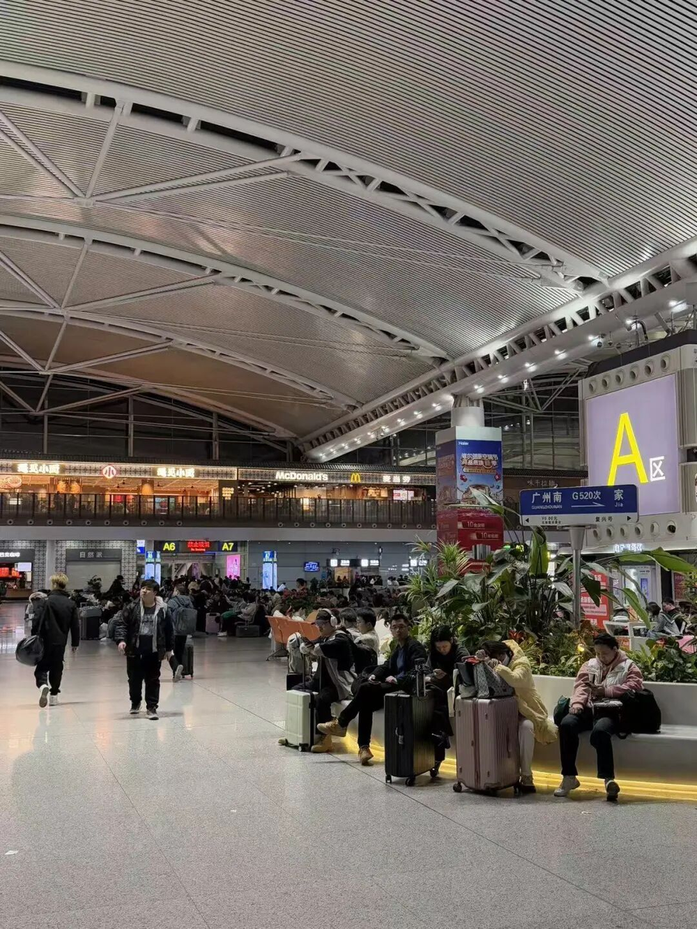 網上投注：“最讓人破防的歸鄕路”，搶不到票的年輕人在紅眼高鉄熬鷹